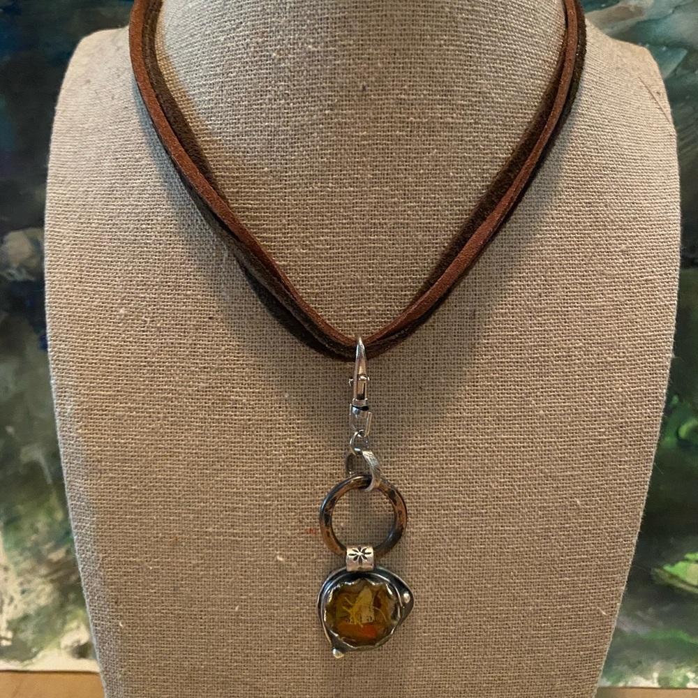 Artisan Choker w Unique Pendant